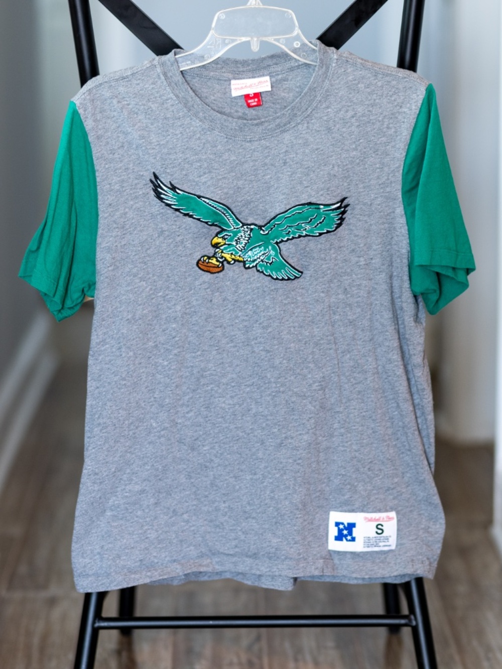 [BUNDLE] Men's Small Philadelphia Eagles Throwback Tees Nike + Mitchell and Ness